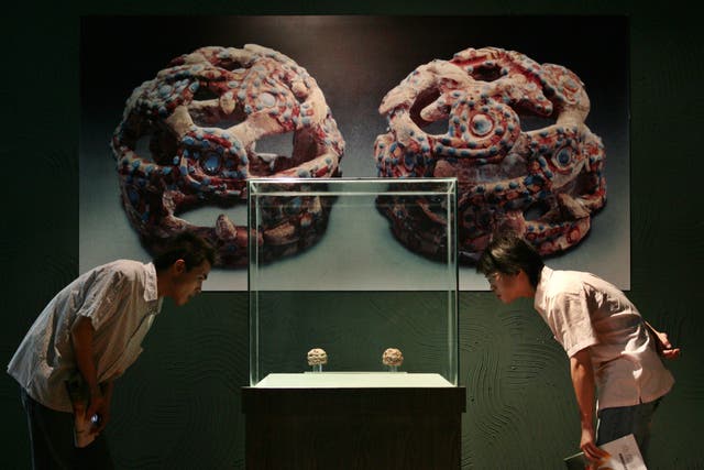 <p>Visitors view cultural relics unearthed from ancient Hongshan tomb at Nanjing Museum in China </p>