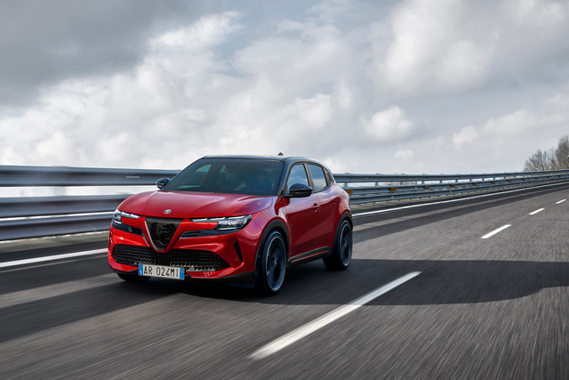 <p>Our expert roadtester says the Alfa Romeo Junior Veloce boasts hot hatch-rivalling performance.</p>