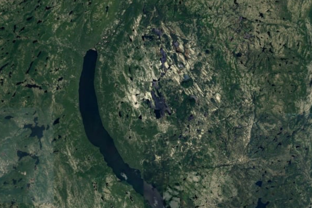 <p>Likely asteroid impact crater about 15km in diameter as seen via Google Earth</p>