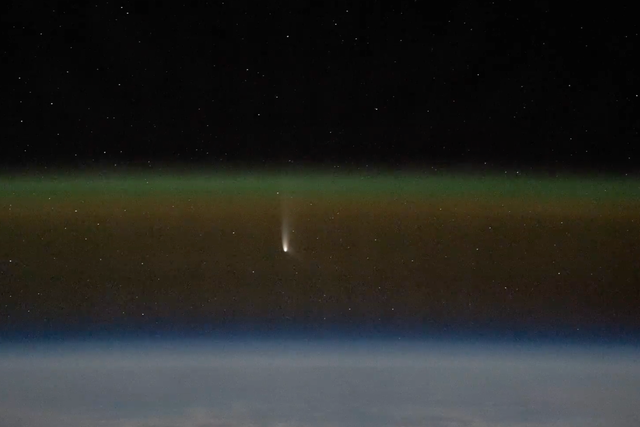 <p>Comet A3 photographed by astronaut Matthew Dominick onboard ISS </p>