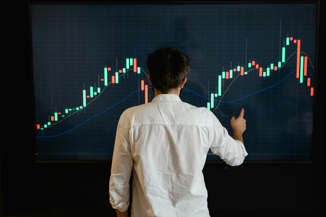 <p>Standing still? For digital businesses, that’s moving backwards</p>